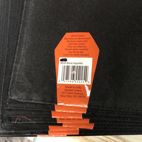 NWT Halloween Party Table Set with Dancing Skeletons - 8 Placemats and 2 Towels - Picture 5 of 7